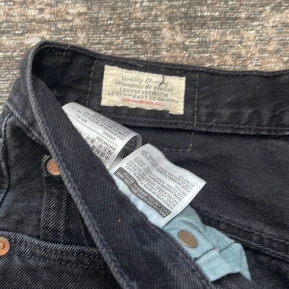 Black Levi button up jean shorts - Picture 4 of 4